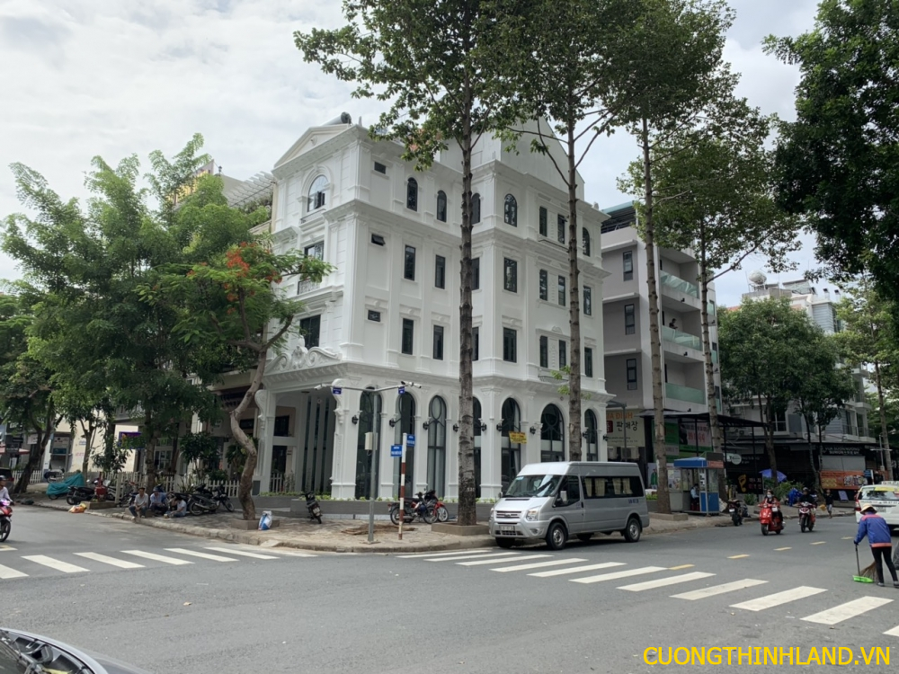 Bán khách sạn Phú Mỹ Hưng, căn góc 2 mặt tiền đường Phạm Văn Nghị và Phan Khiêm Ích