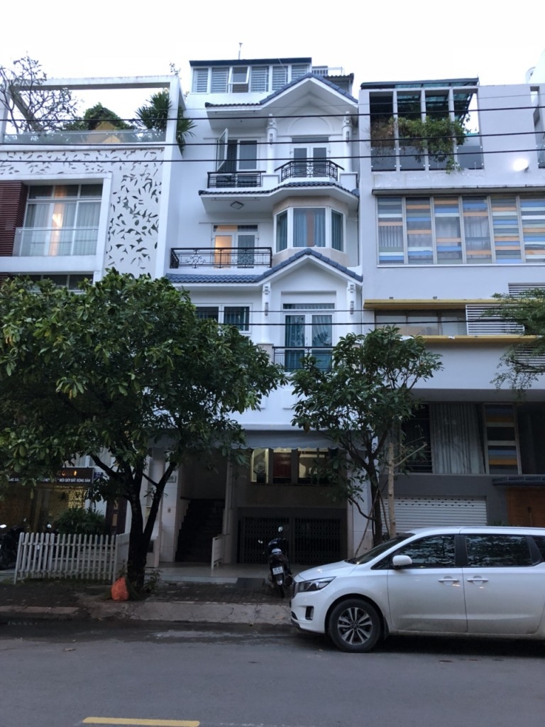 Bán nhà phố Hưng Gia, Phú Mỹ Hưng, mặt tiền đường số 2( đường 18m) giá 21.5 tỷ