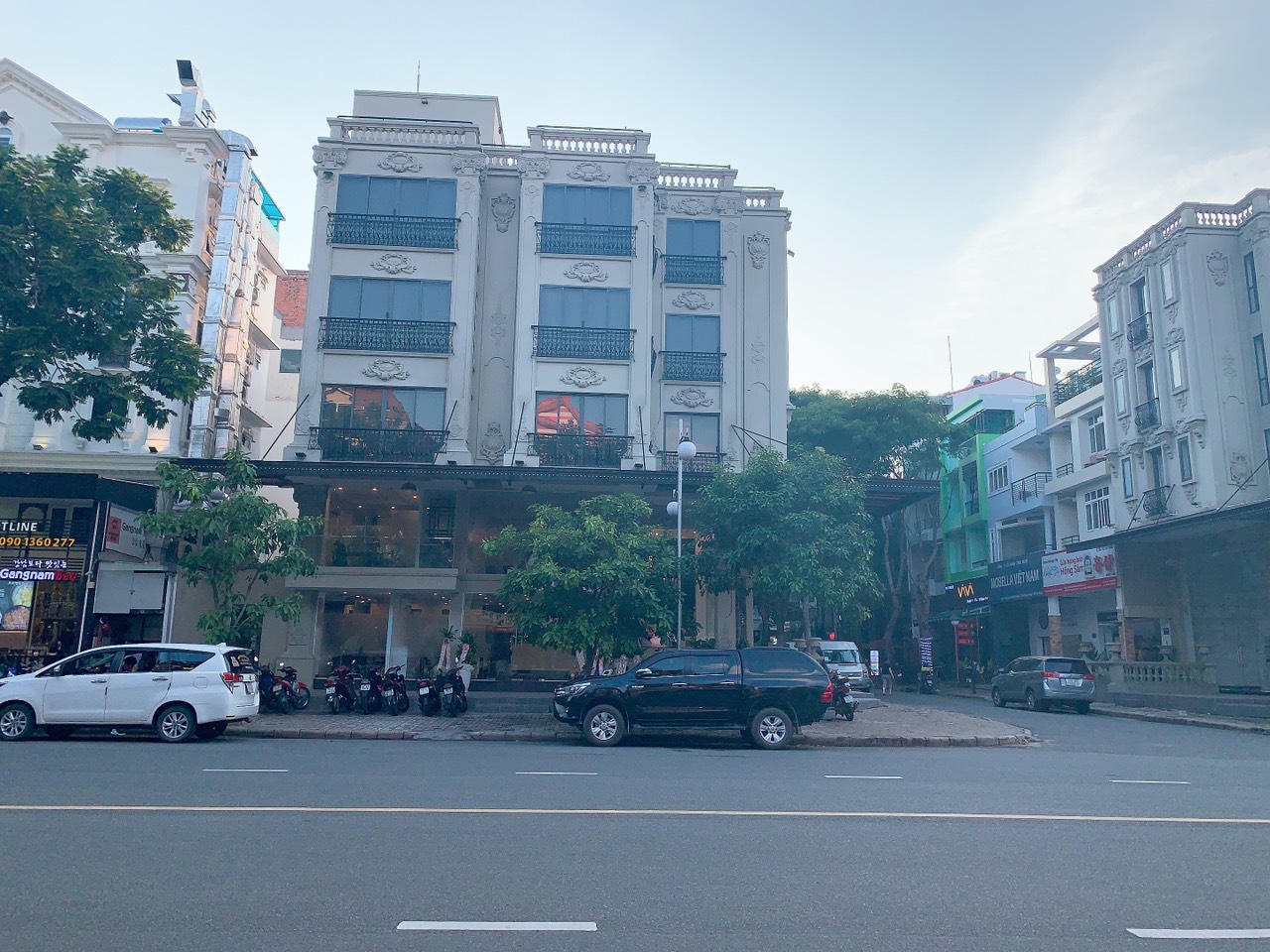 Bán căn góc 2 mặt tiền nhà phố Hưng Gia - Phú Mỹ Hưng, mặt tiền đường Bùi Bằng Đoàn, nhà mới
