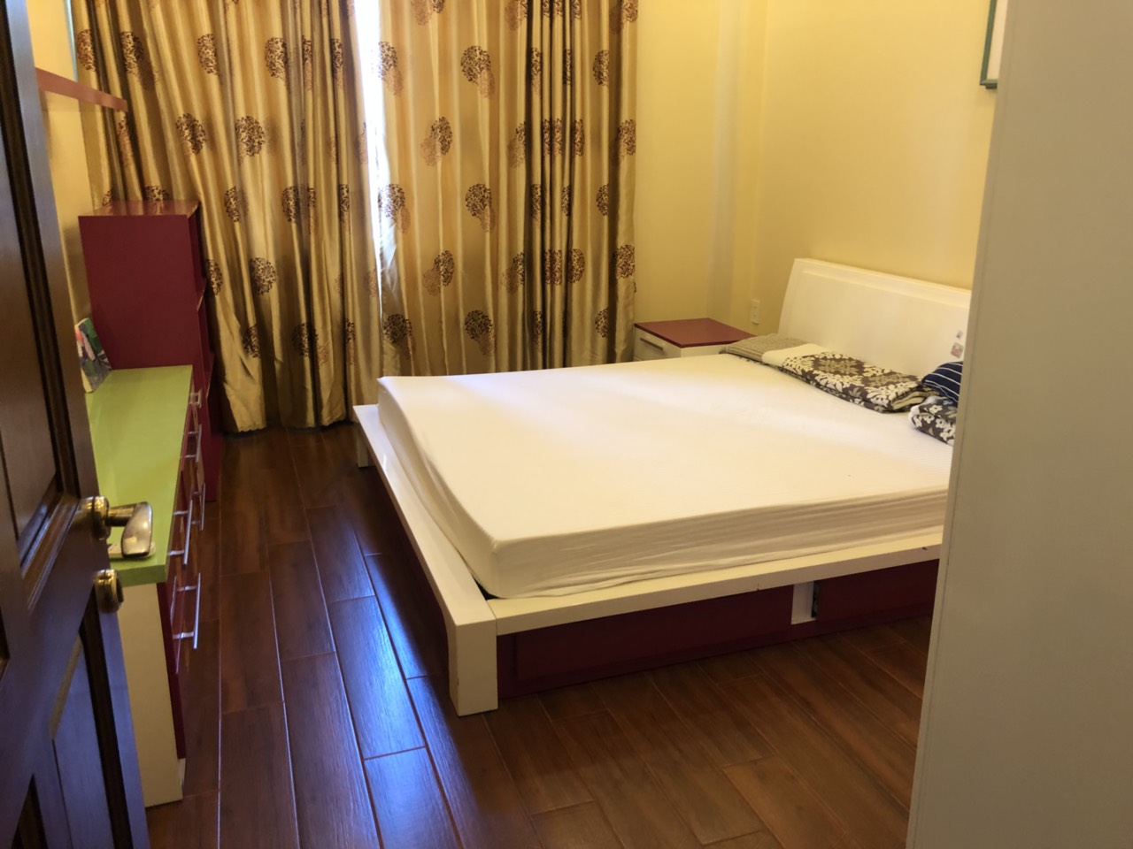 Cho thuê biệt thự Phú Mỹ Hưng có 5 phòng ngủ, nội thất cao cấp