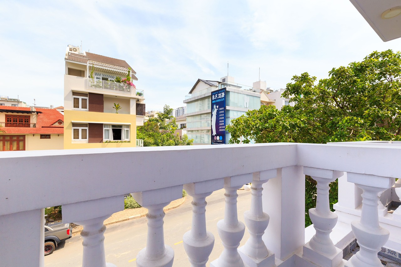 Cho thuê khách sạn + căn hộ dịch vụ tại Phú Mỹ Hưng 28 phòng